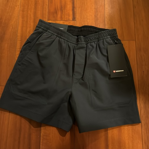 Lululemon bowline short 5” - Picture 6 of 9